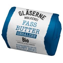 Fassbutter im Pergamentpapier, gesalzen Milchprodukte butter